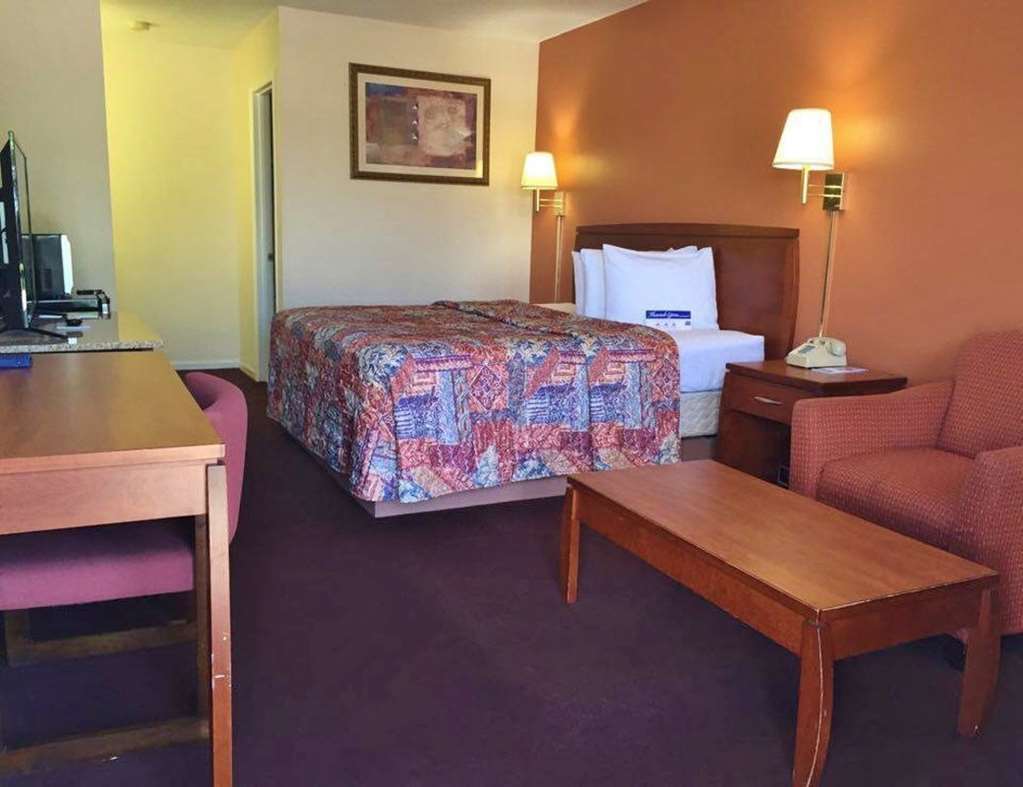 Americas Best Value Inn Sullivan Chambre photo