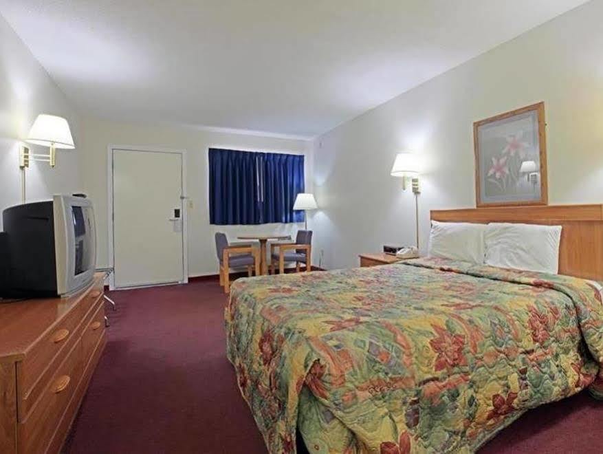 Americas Best Value Inn Sullivan Extérieur photo